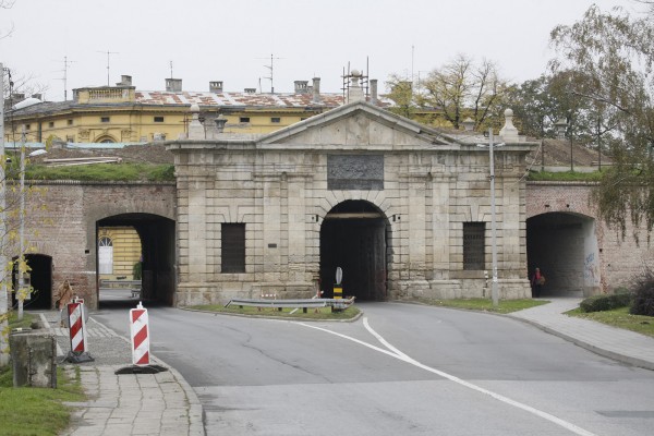 postavljanje replike spomen ploče